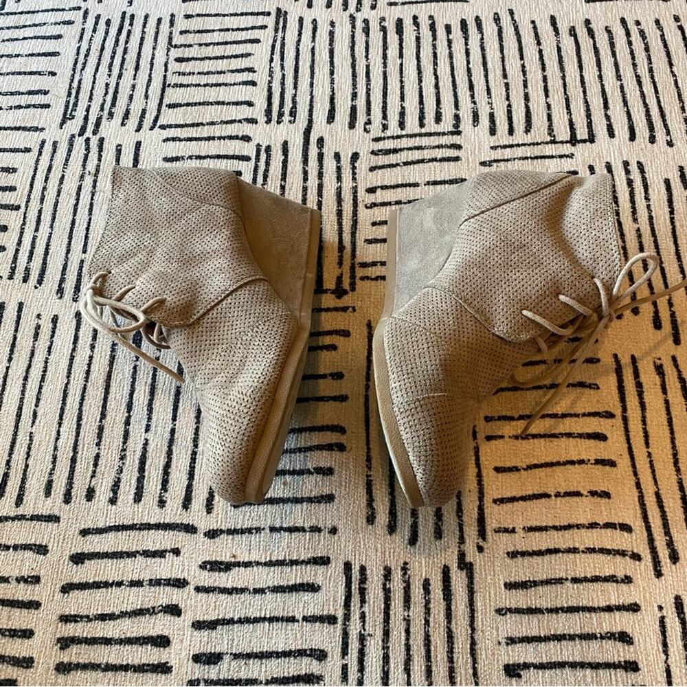 Unr8ted Beige Suede Suede Ankle Lace Up Wedge Boots 10 - Picture 2 of 8